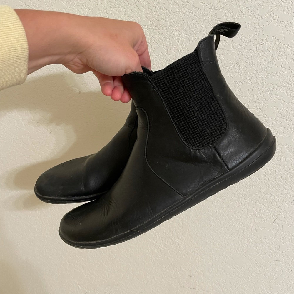Vivo barefoot Fulham woman’s boot.